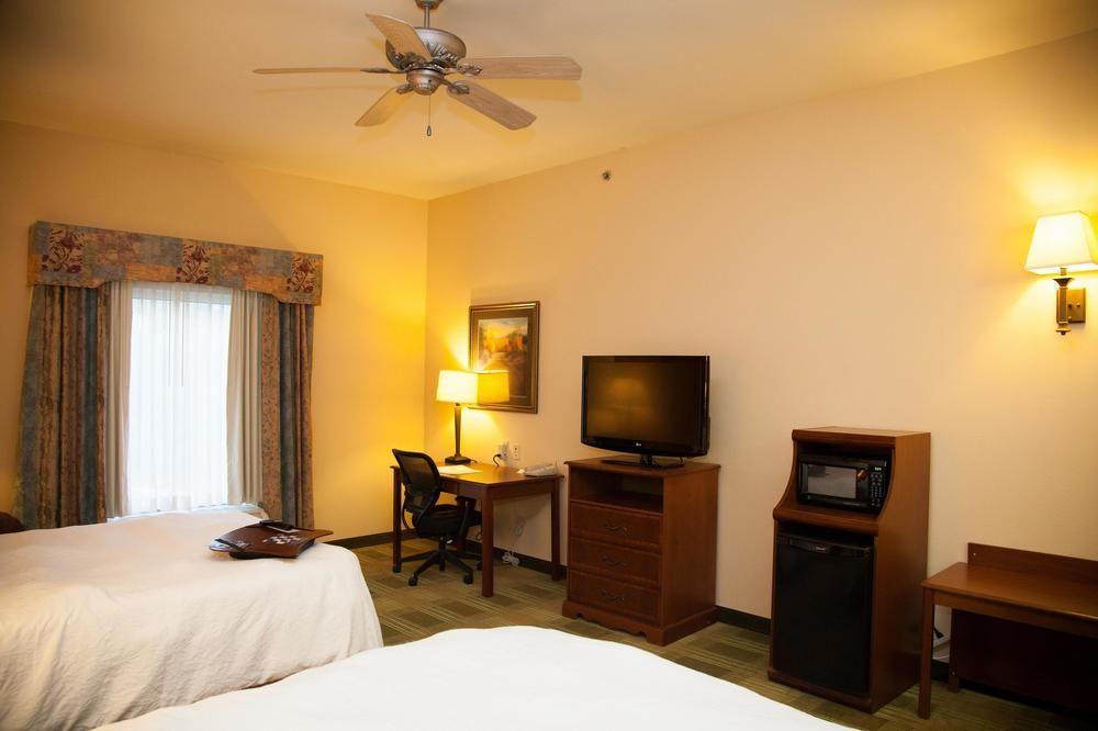 Hampton Inn Браунууд Екстериор снимка