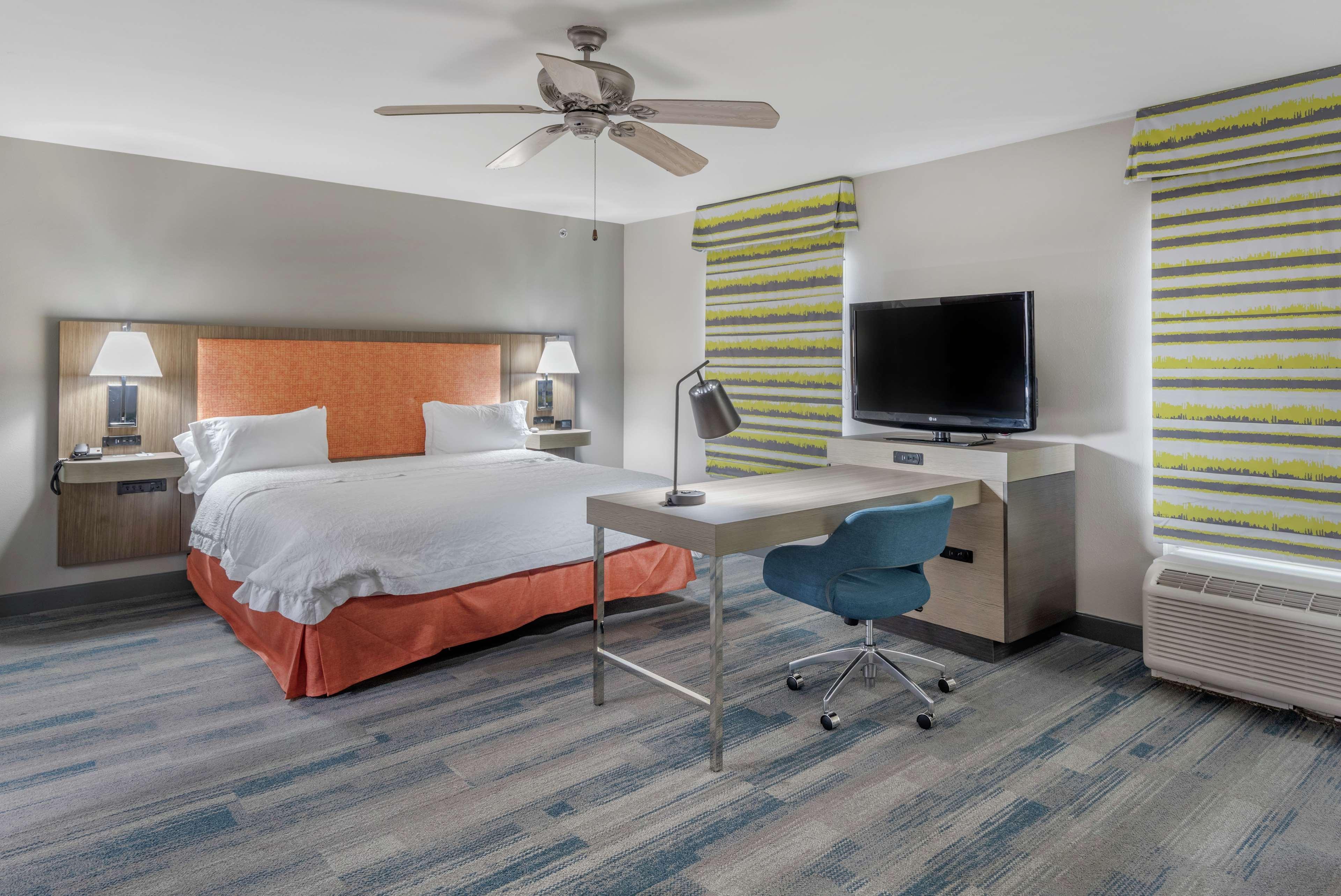 Hampton Inn Браунууд Екстериор снимка