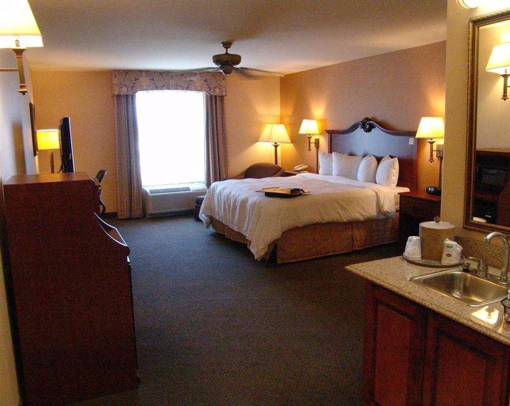 Hampton Inn Браунууд Екстериор снимка