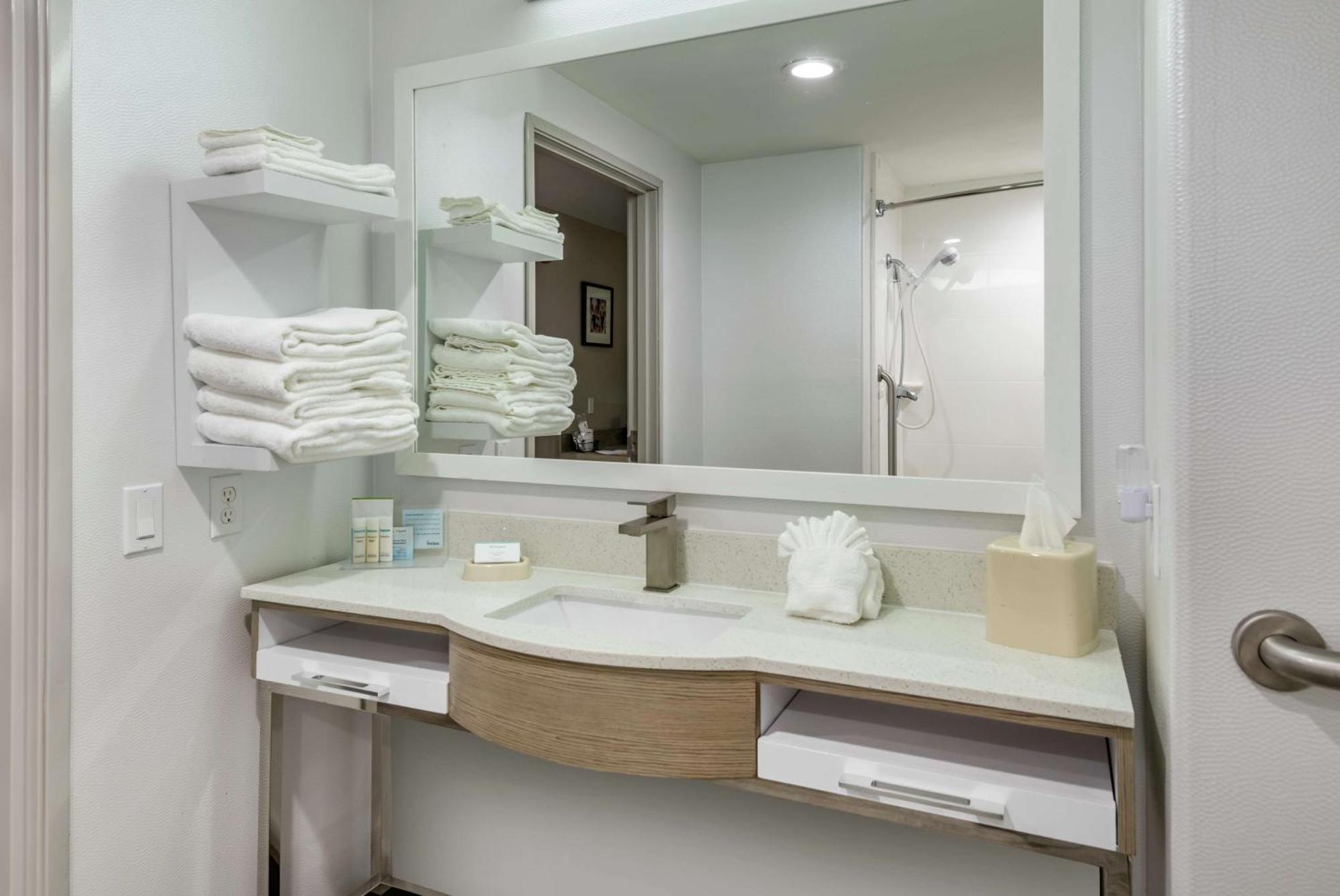 Hampton Inn Браунууд Екстериор снимка