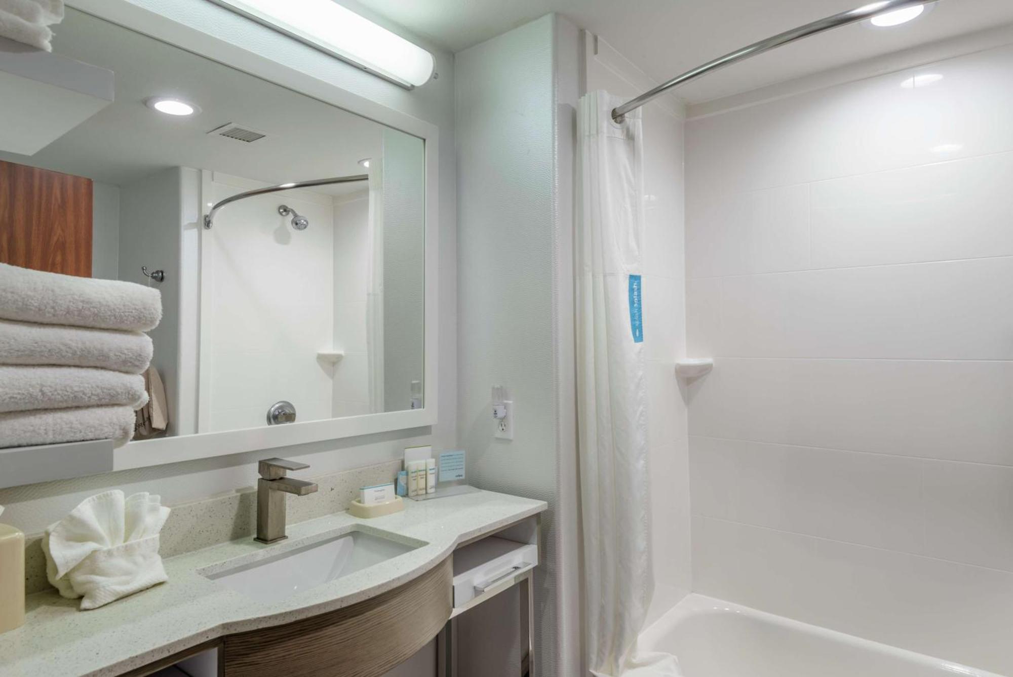 Hampton Inn Браунууд Екстериор снимка