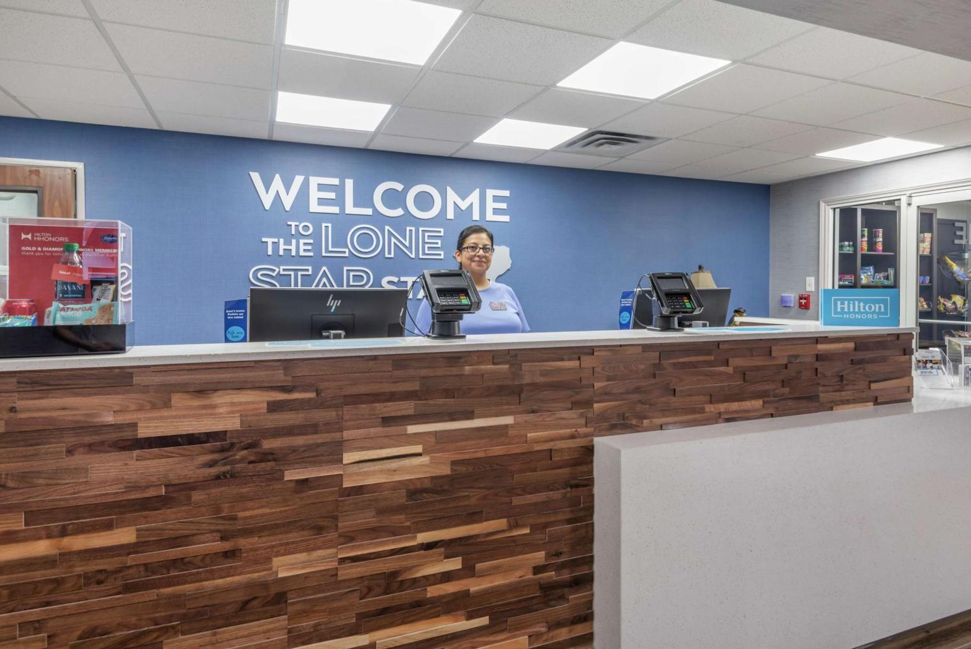 Hampton Inn Браунууд Екстериор снимка
