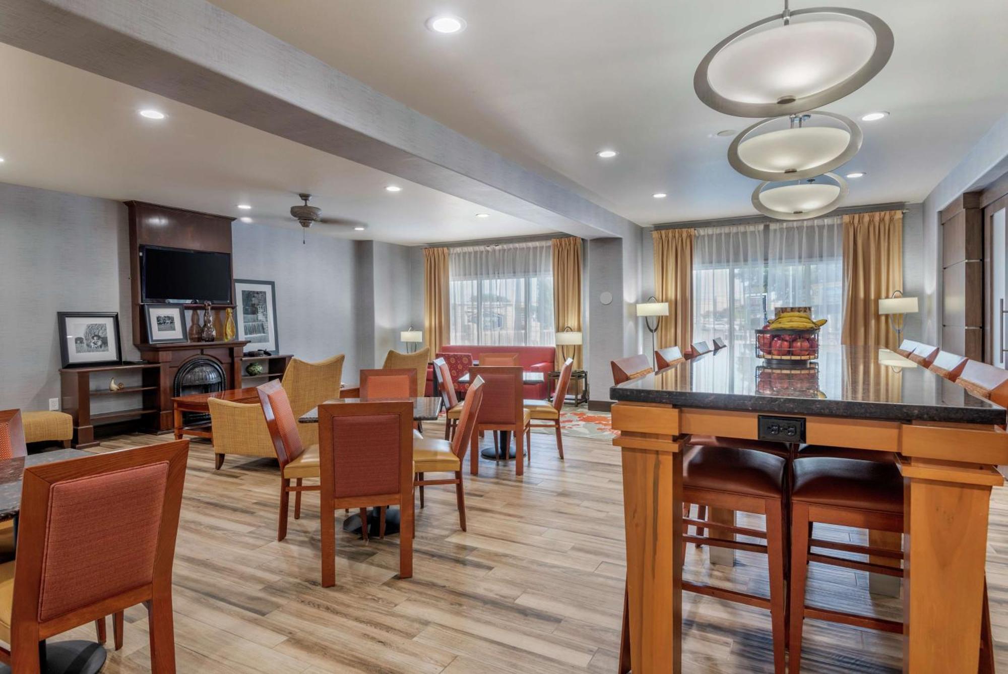 Hampton Inn Браунууд Екстериор снимка