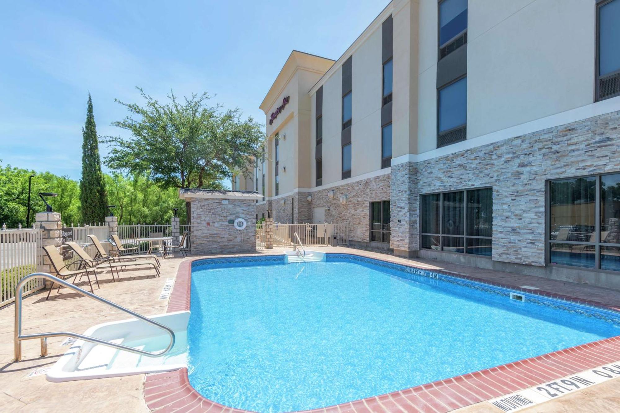 Hampton Inn Браунууд Екстериор снимка