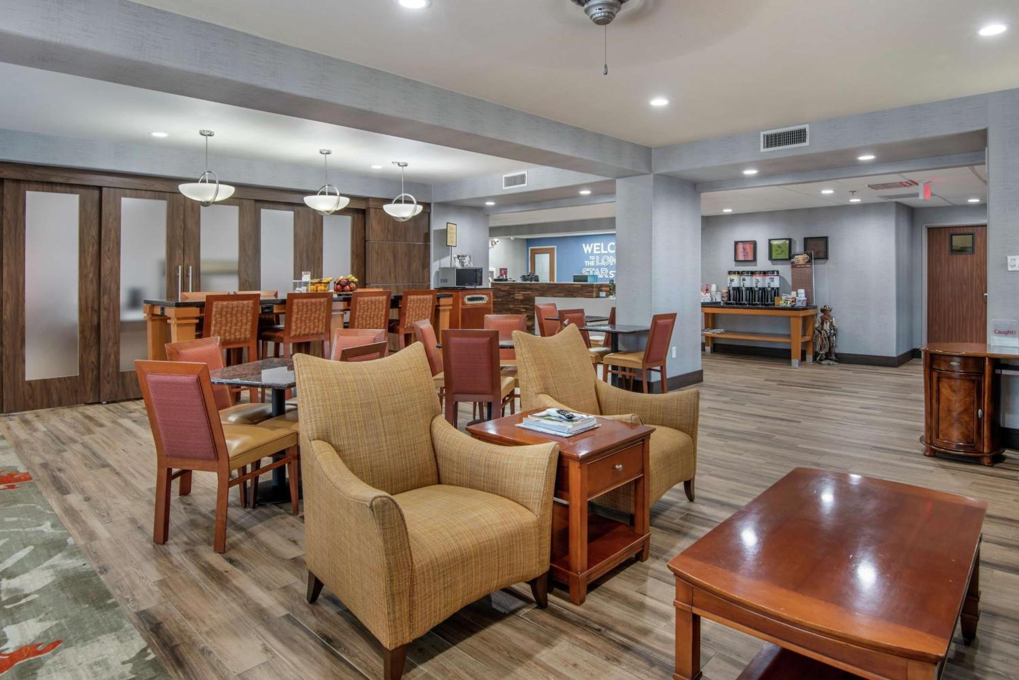 Hampton Inn Браунууд Екстериор снимка