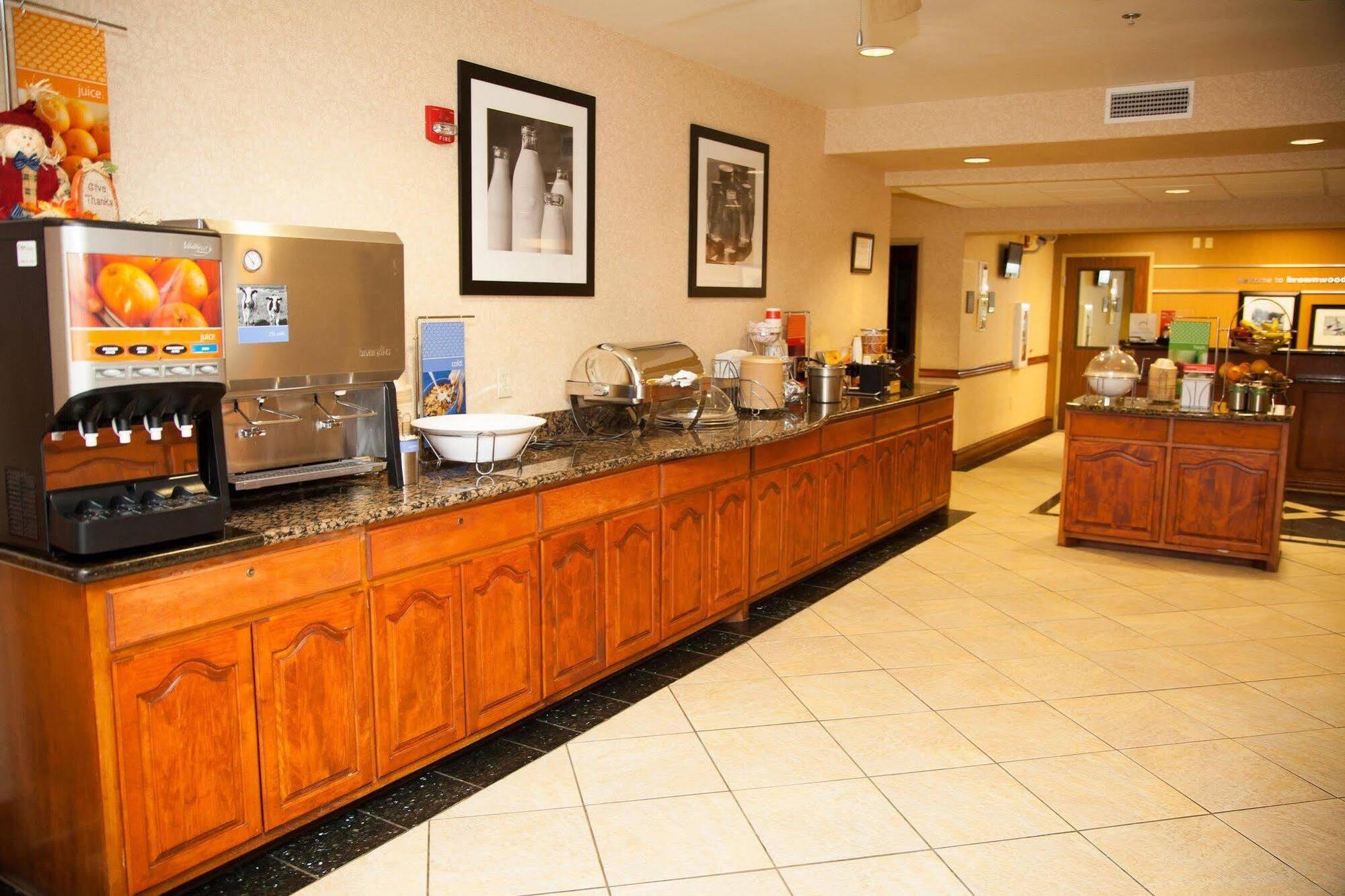 Hampton Inn Браунууд Екстериор снимка