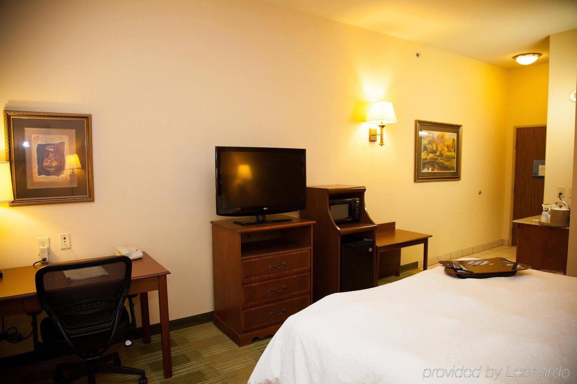 Hampton Inn Браунууд Екстериор снимка